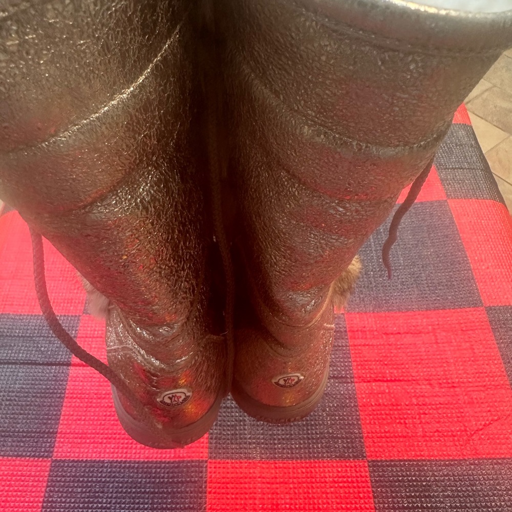 MONCLER Laced up Fur Boots in Gold size 6 (EU 36)
Made in Italy B17 - Picture 10 of 15